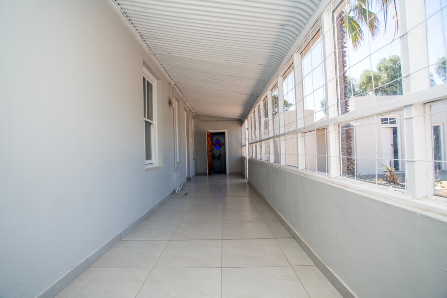 To Let 5 Bedroom Property for Rent in Moorreesburg Western Cape